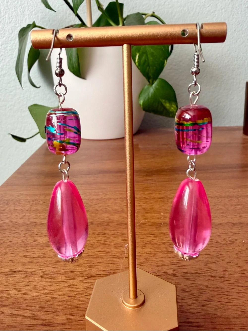Vintage 80s Hot Pink Art Glass Lucite Drop Dangle Fish Hook Earrings Silvertone